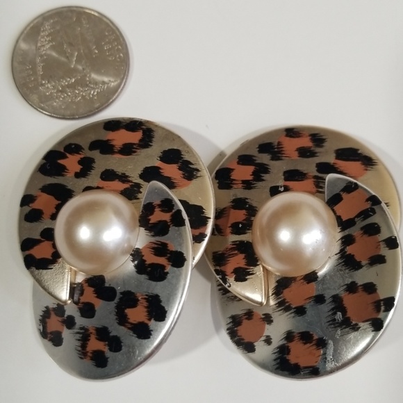 Bundle of two vintage clips earrings. - Picture 2 of 5